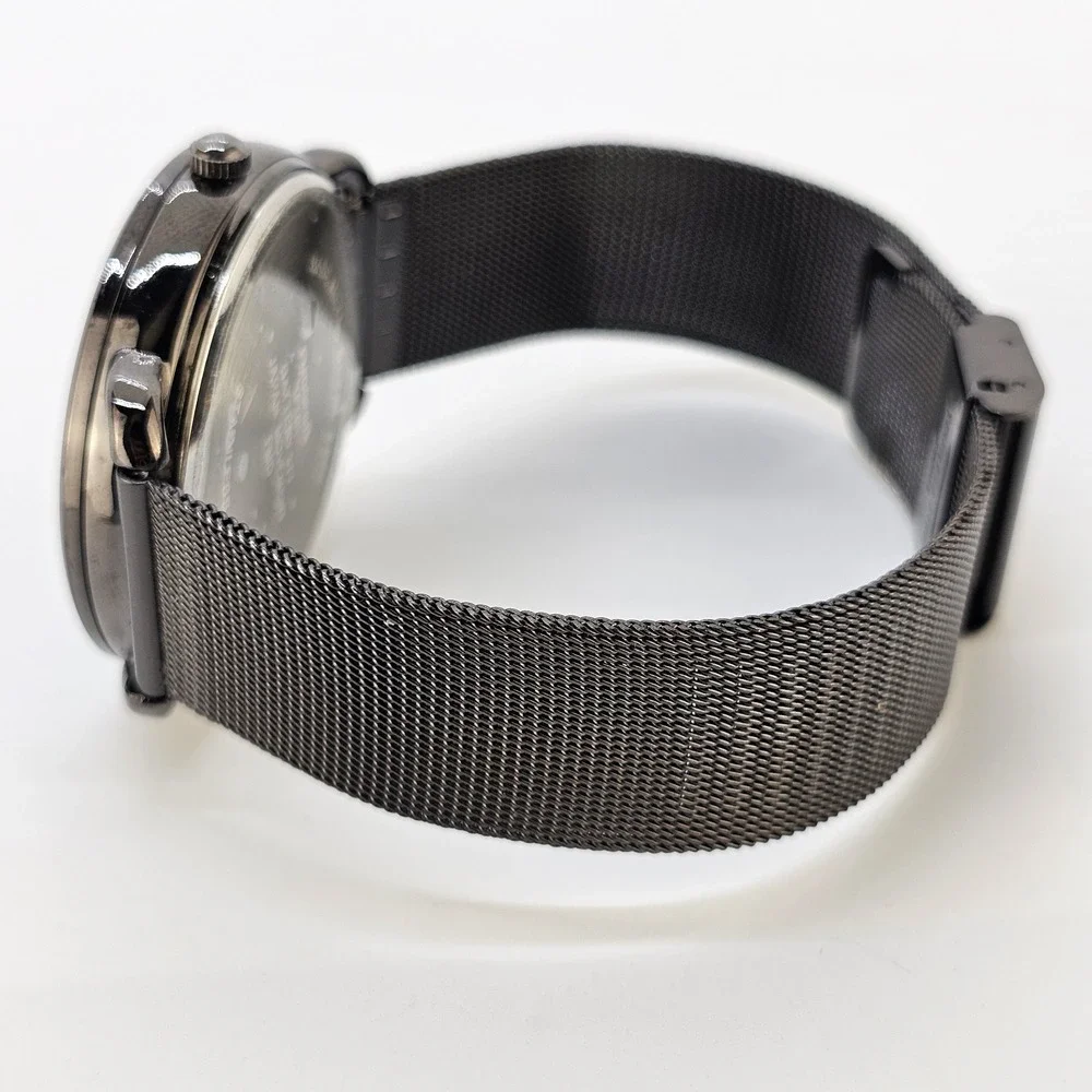 Men Minimalist Analog Watch 42MM Dark Gray Dial Dark Gray Mesh Bands New Battery